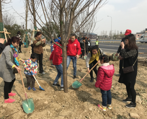 池上社区志愿者参加西夏墅镇公益植树节活动