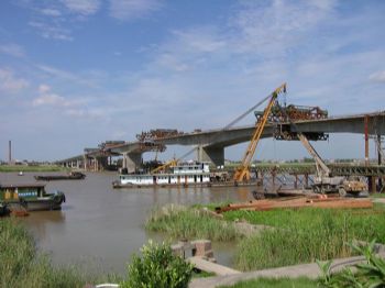 正在建设中的夹江大桥