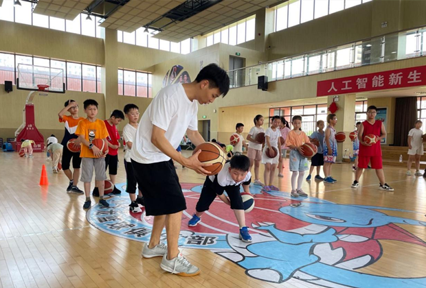 飞龙实验小学开展阳光体育夏令营活动