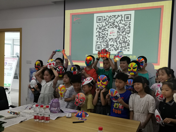 新北区龙虎塘街道盘龙社区妇联：开展“画脸谱，识国粹”脸谱绘画亲子活动
