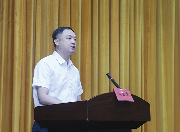 3、区住建局作工作报告