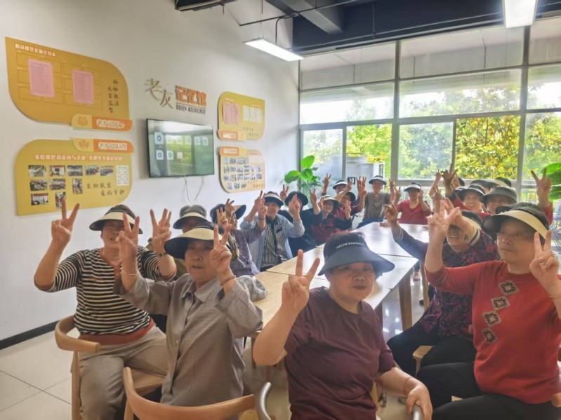 老人边玩边学盼“记忆常青”