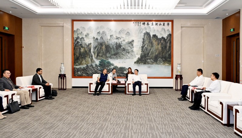 周庆会见印度驻上海总领事马正一行