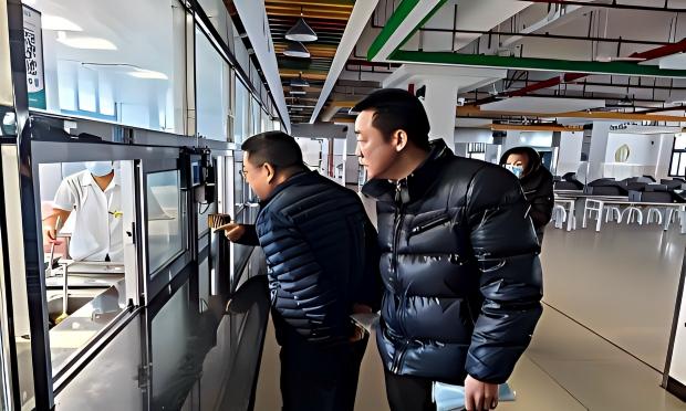 奔牛镇人大主席王祥成一行到奔牛初中检查指