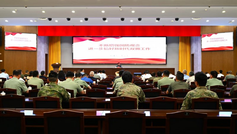 区委理论学习中心组(扩大)学习会暨2026年“军事日”国防教育专