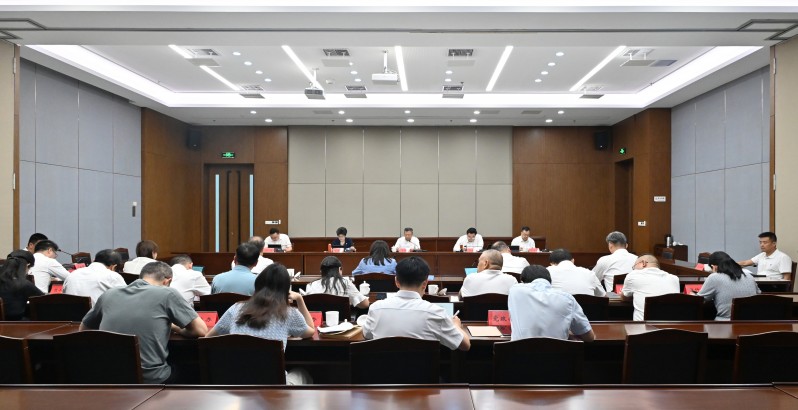 区党工委会议暨区委常委会会议召开